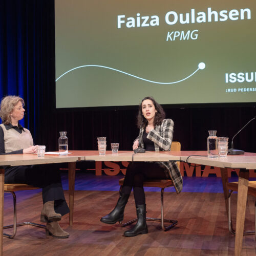 Faiza Oulahsen geïnterviewd door Issuemakers-adviseur Lisa van Dorp. Nederland Amsterdam 23 januari 2025. Issuecongres 2025 in De Balie. Foto: Jan Boeve